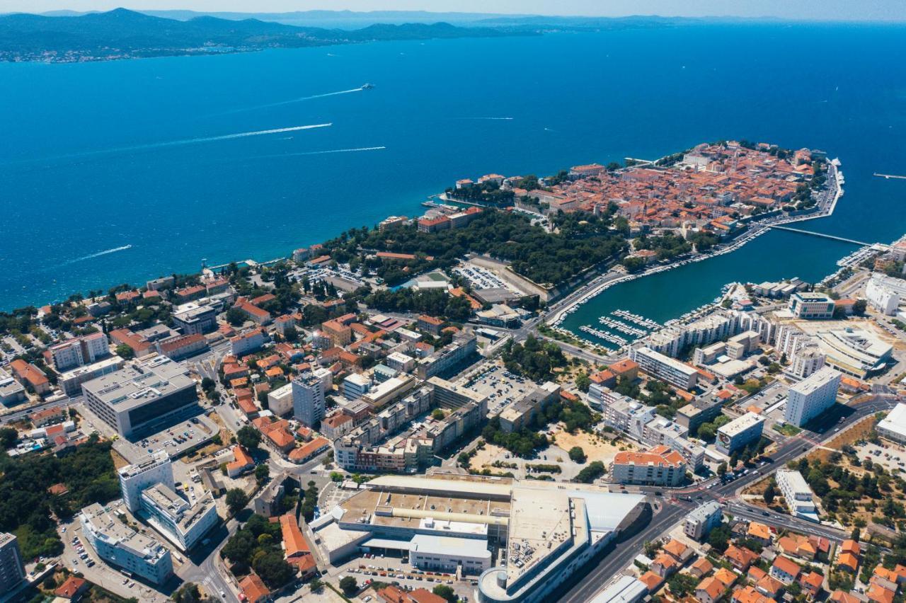 Apartment Rixos Zadar Private Parking Garage Exterior photo