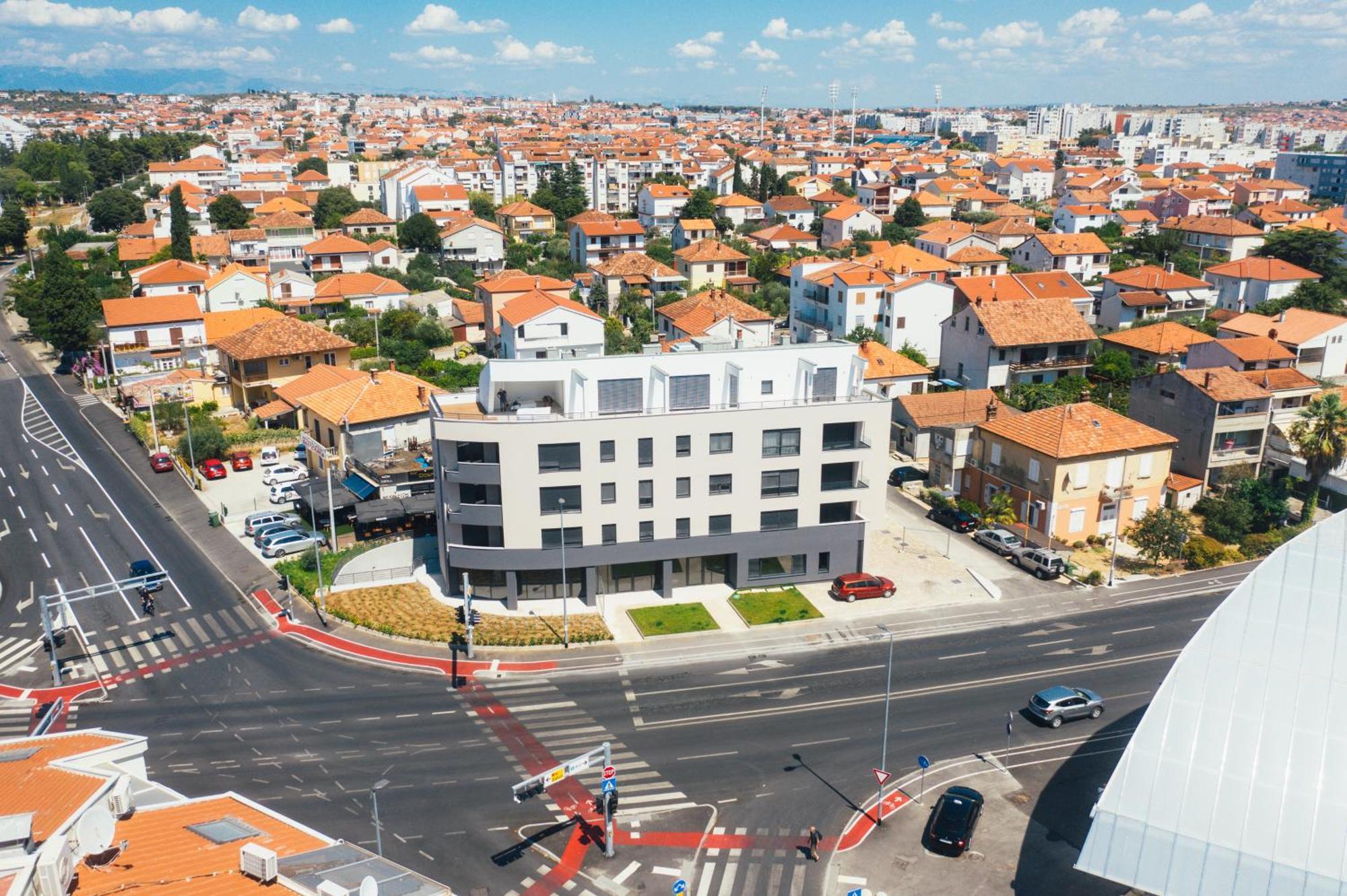 Apartment Rixos Zadar Private Parking Garage Exterior photo